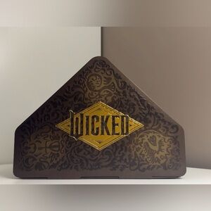 Wicked For Good Limited Edition
Collector Box official theater-exclusive
